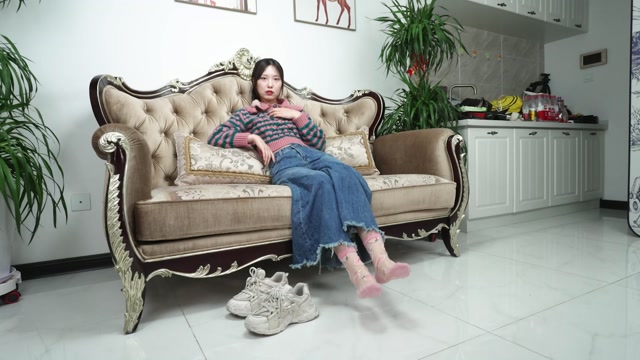 Sexy Asian Girls Feet - Beautiful Girl Dajia Showing Off Her Big Sexy Foot42 00000