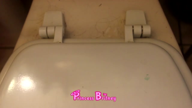 Princess Britney - Revolting Toilet Ripoff 00004