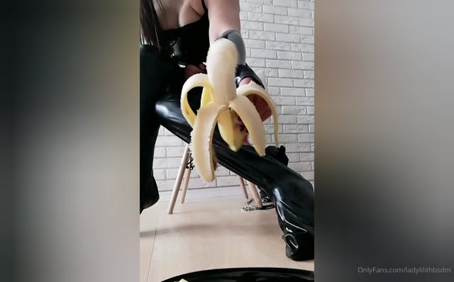 Suck Bananas – Fruit Crush Fetish – GODDESS LADY LILITH 00010