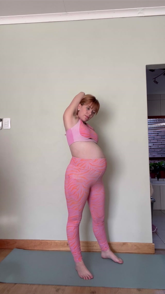 TheBroodyBabe 8 months pregnant birth preparation yoga (Premium user request) 00002