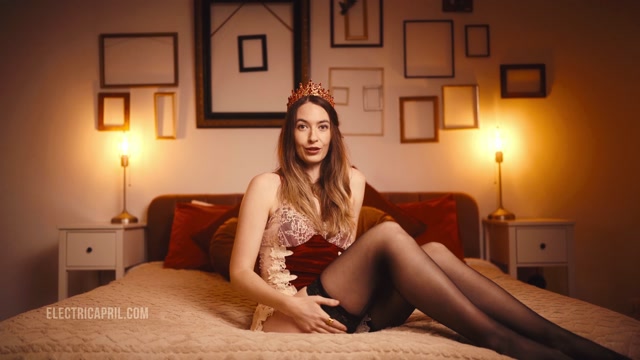 Watch Online Porn – ElectricApril – Birthday Queen Stroke and Send (MP4, UltraHD/4K, 3840×2160)