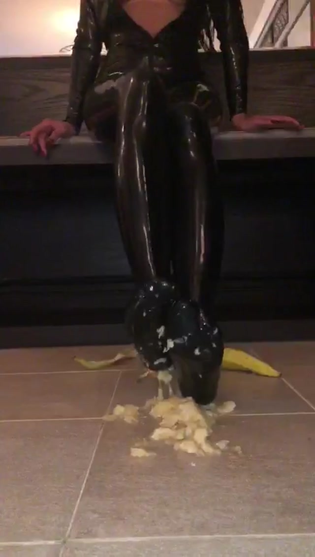 Watch Online Porn – Having A Banana Fetish – Just Imagine Its Ur Tiny Dick Im Crushing – DOMINATRIX LISA (MP4, HD, 480×848)