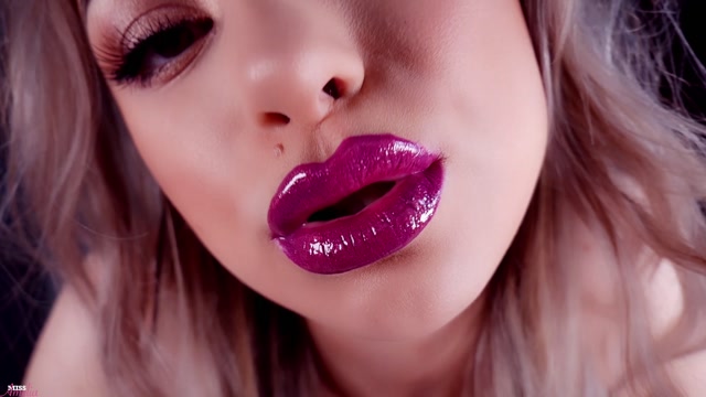 Miss Amelia - Luscious Lips Mesmerize 00011
