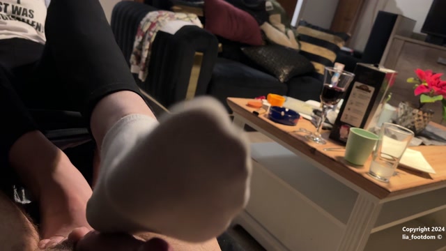 Watch Online Porn – lia footdom Great footjob with dirty teen soles 4K (MP4, UltraHD/4K, 3840×2160)