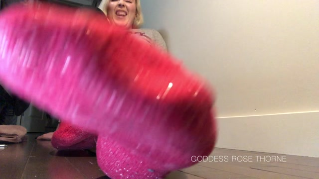 Watch Online Porn – Goddess Rose Thorne  Hairy Socks (MP4, FullHD, 1920×1080)