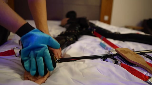 The UK Ler The Cursed Christmas Gift Armbinder Bondage and Tickling Full 50fps  00012
