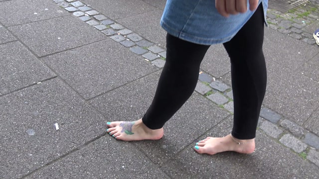 Watch Online Porn – Toes in Action video clips Celeste s Beautiful Dirty Soles on a busy Street (MP4, UltraHD/4K, 3840×2160)