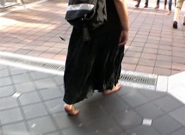 Toes in Action video clips Geraldine walks Barefoot through the City pt 1 00005