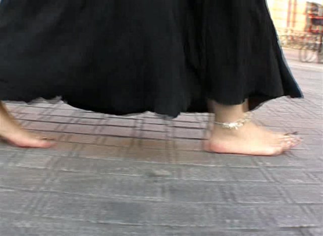 Toes in Action video clips Geraldine walks Barefoot through the City pt 2 00008