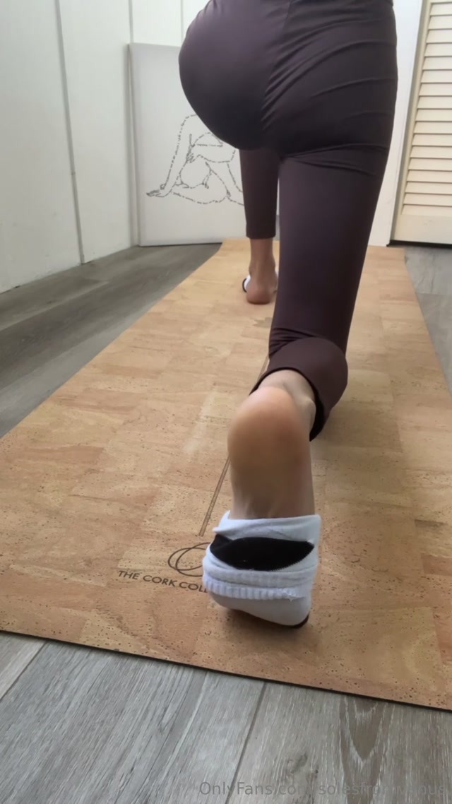 Watch Online Porn – solesfromvenus 27-02-2024-3218096503-can i tease you during our yoga session (MP4, UltraHD/2K, 1080×1920)