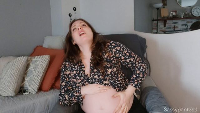 Sassypantz99 MILF Goes into Labour on a Date 00003