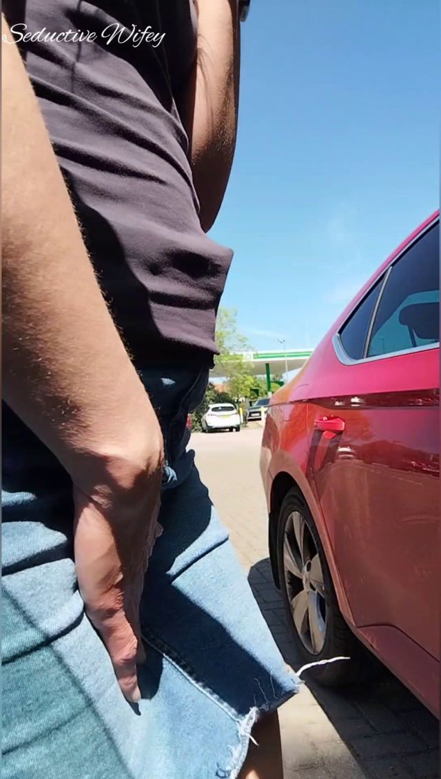 Watch Online Porn – SeductiveWifey Car park skirt wetting (MP4, UltraHD/2K, 1088×1920)