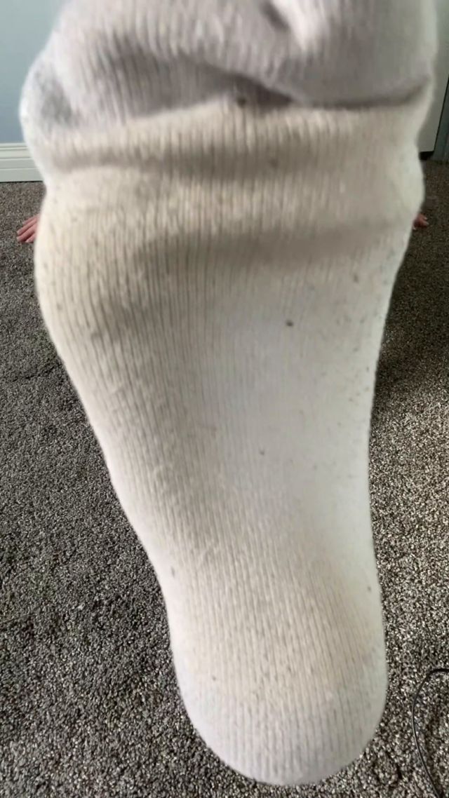 Watch Online Porn – Goddess Ally – Taking off my dirty sweaty white socks (MP4, UltraHD/2K, 1080×1920)