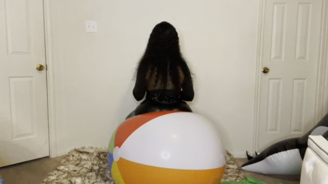 Watch Online Porn – Ass bouncing on large beach ball before finger nail pop (MOV, FullHD, 1920×1080)