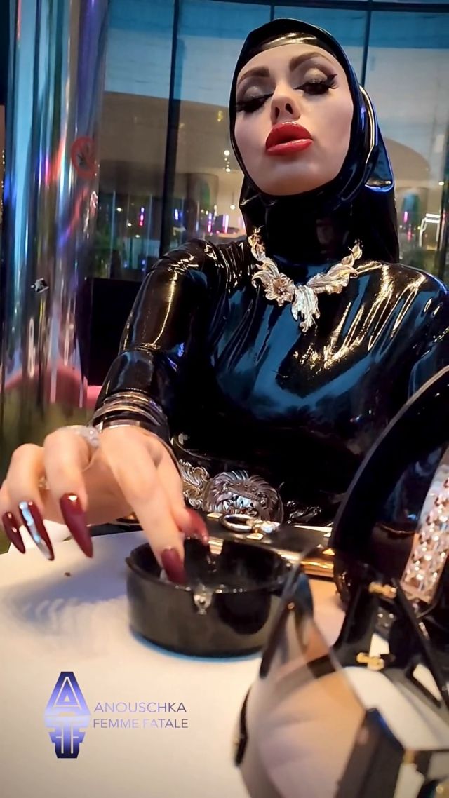 Watch Online Porn – AnouschkaFemmeFatale LATEX BOSS BITCH SMOKING IN PUBLIC OUTDOOR (MP4, UltraHD/2K, 1080×1920)