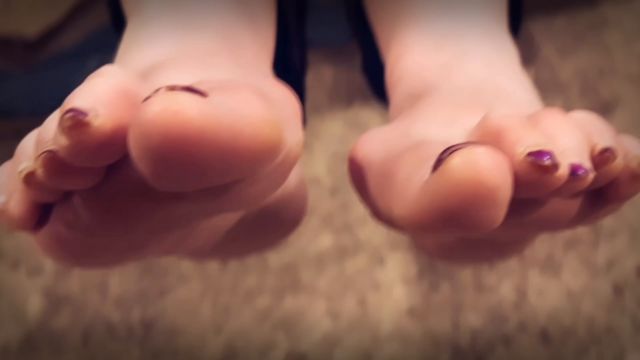 MistressRavenFD - GIANTESS RAVENS MOMS GROSS FEET VS. TINY 00007