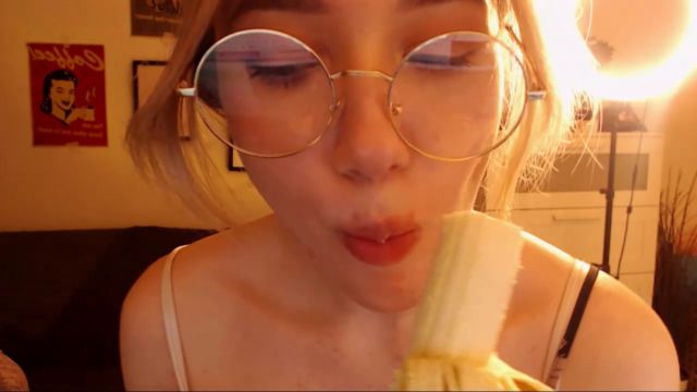 Watch Online Porn – Babyheavanian – Retro girl eating banana (MP4, HD, 1280×720)