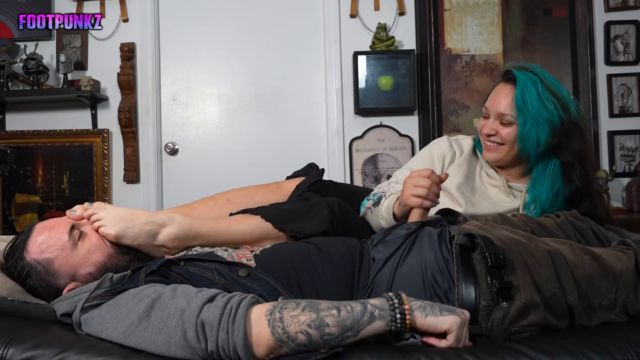 Footpunkz - Blue Haired Latina Back For Another Smelly Feet Handjob 00012