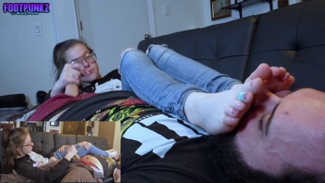 Footpunkz - Nerdy Girl Gives Foot Smelling Handjob 00001