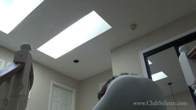 Club Stiletto - Goddess Ava s Crushing Ass and Thighs 00002