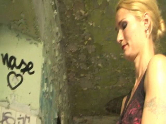 FemdomFoto - Empress Victoria - Lets Play With Me (German) 00012