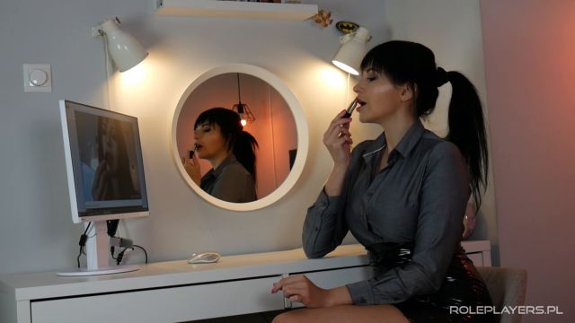 Maxi Lipz - Boss Teases Employee With Lipstick 00005