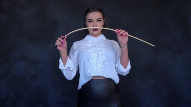 FemdomFoto - Lady Kat - The Cane Mistress (German) 00000