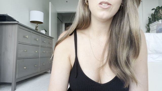 Nicolette Bloom - 10 questions with me pt 2 00014