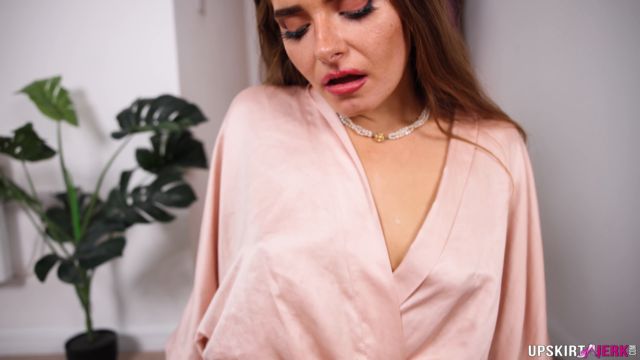 Upskirt Jerk - Lola Elle - Unhelpful Boyfriend 00005