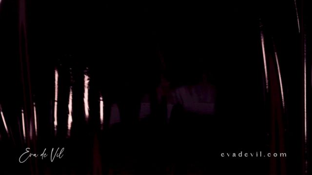 Eva de Vil - Love Me In Latex 00009