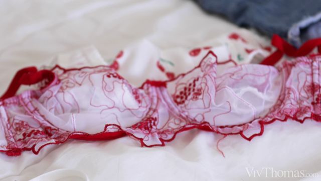 Julia Morozzi & Amirah Adara   Julias New Experience Ep  1  00000