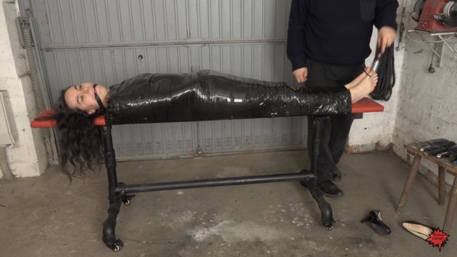 FetishGarage – Mummified feet brushing 00014 FetishGarage – Mummified feet brushing 00014