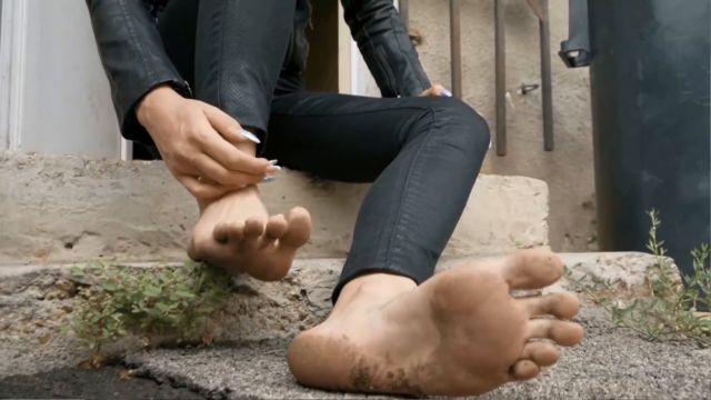 Minnie Manga Pov Watch Her Feet Get Dirty! – Cruel Anettes Fetish Store 00015