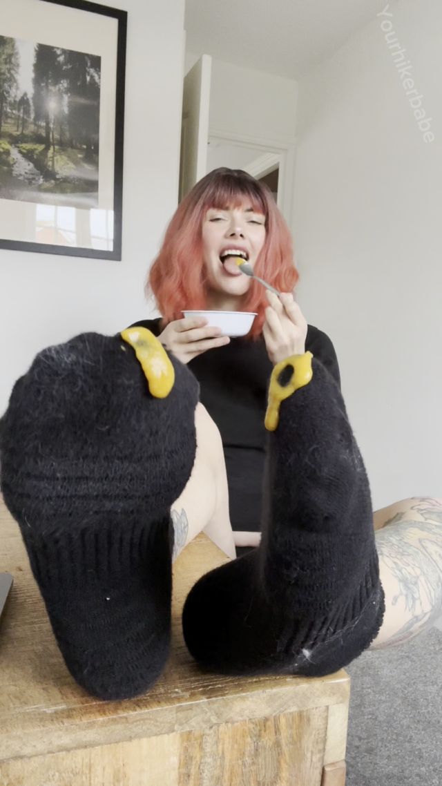 Yourhikerbabe - FOOD AND FEET PLAY - WORSHIP ME WHILE I SNACK 00002 Yourhikerbabe - FOOD AND FEET PLAY - WORSHIP ME WHILE I SNACK 00002
