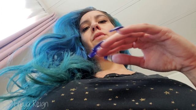 Freya Reign - Played With In A Giantess