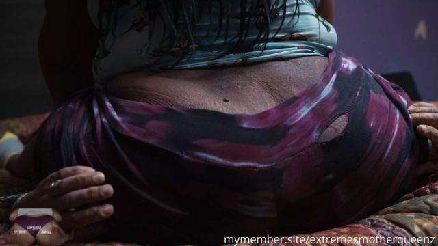 Extreme Smother Queenz - Double D My Nose 4K 00003