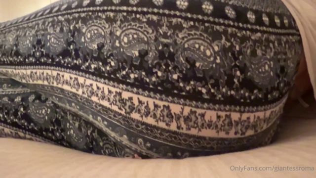 Giantess Ave - Giantess Roma Dumb Uncaring Unaware Step Mom 00010