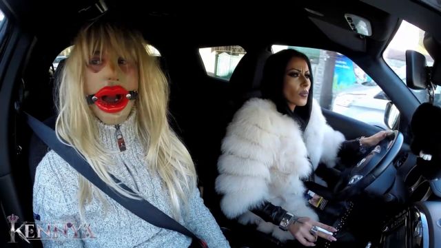 House of Sinn - The ashtray bimbo goes for a ride 00004