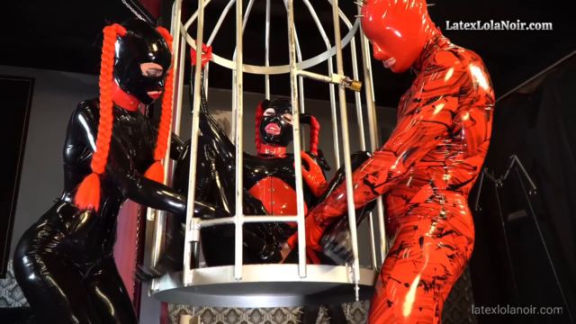 Rubberdolls - Latex Lara And Lola Noir - Used In The Birdcage 00011