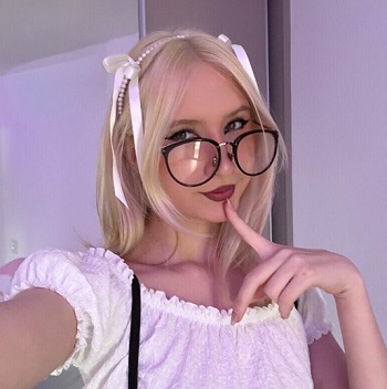 Amberpetite aka Petitgoth 130 Clips, Photos Pack