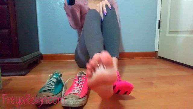 Freya Reign - Dirty Sneakers and Foot Worship 00006