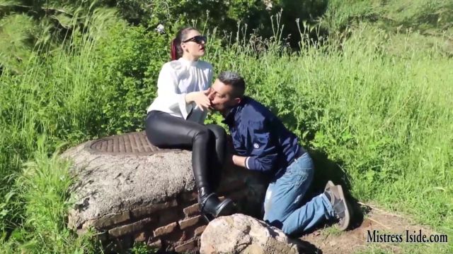 Mistress Iside - Devotion Hands 00009