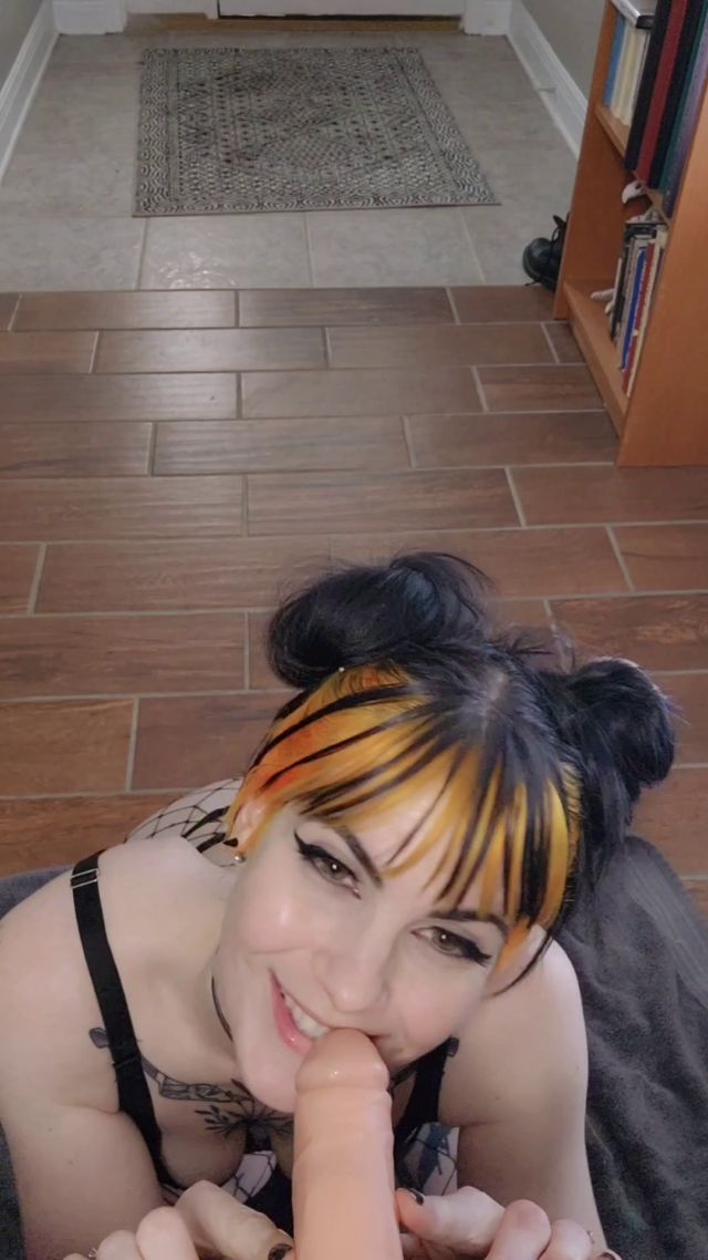 Prettyinpunk92 - Homewrecker girlfriend step-sister sloppy BJ 00001
