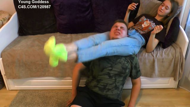 Young Goddess - Ignoring Him 00005