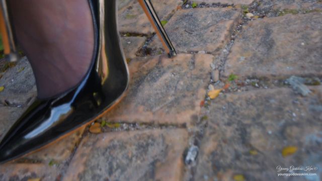 Young Goddess Kim - Addicted ashtray slave - Used at My Nylon Soles (4K) 00008