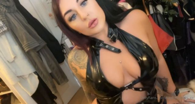 Goddess Taylor Hearts - Joi Pvc 00001