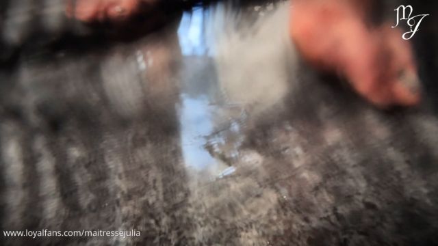 Maitresse Julia - Can You Be A Useful Slave 00006