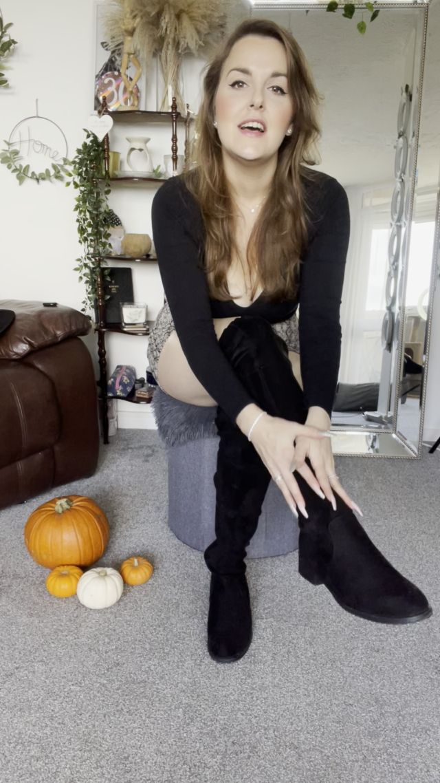 MissesDiscreets - Taking off my thigh high boots 00000