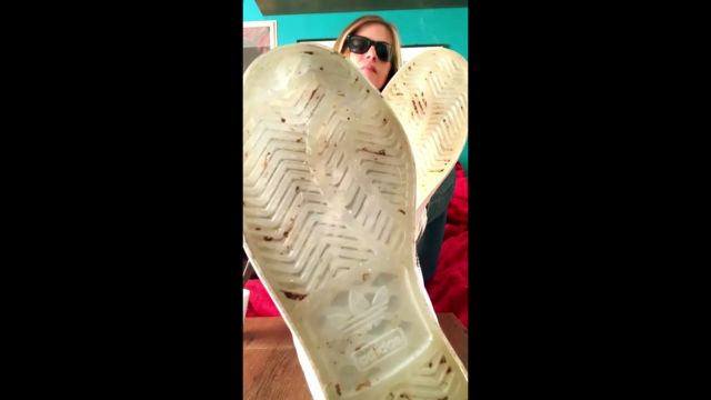 Mistress Magda - BowBow Imagine The Scent Of My Feet And Licks 00005