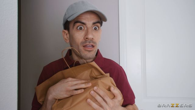 26 02 20 alanna pow bathtub cock delivery what a time to be alive 4k 00000